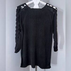 Black Long Sleeve Top with Unique Sleeve Design - szM/L (P22)